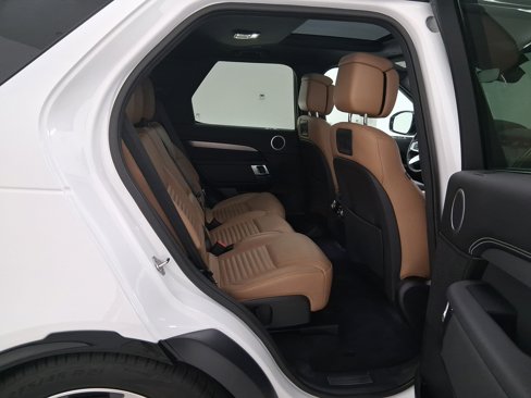 Used 2024 Land Rover Discovery Dynamic SE image 34