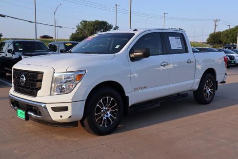 Certified 2021 Nissan Titan SV w/ SV Convenience Package image 3