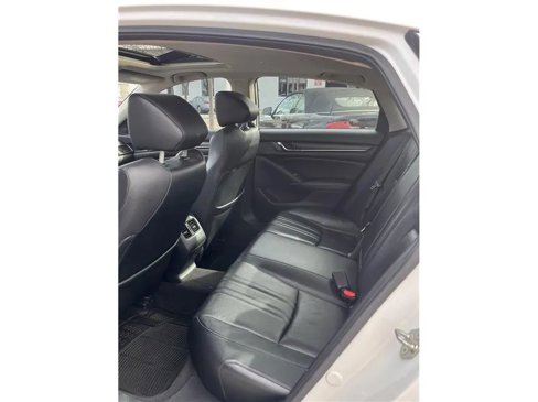 Used 2018 Honda Accord Touring image 12