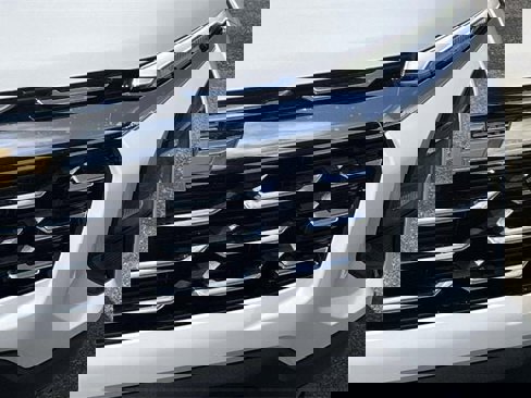 New 2026 Chevrolet Equinox LT w/ LPO, Floor Liner Package image 9