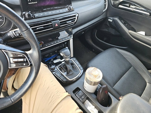 Used 2022 Kia Seltos SX w/ Sunroof Package image 4