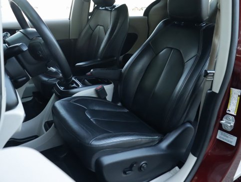 Used 2017 Chrysler Pacifica Touring-L image 21
