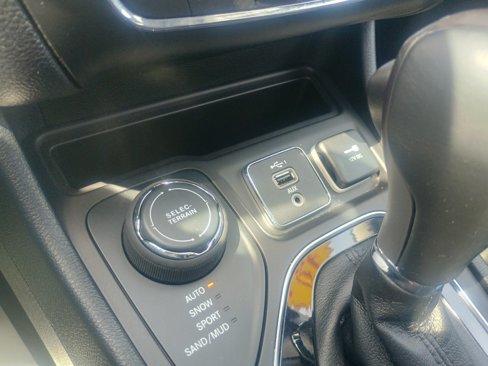 Used 2022 Jeep Cherokee Limited image 29