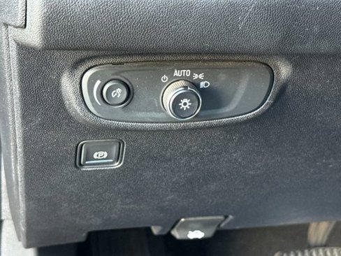 Certified 2018 GMC Terrain SLE w/ Driver Convenience Package image 18