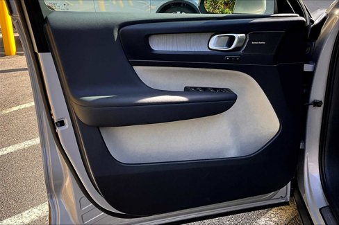 Used 2024 Volvo XC40 B5 Plus w/ Protection Package Premier image 20