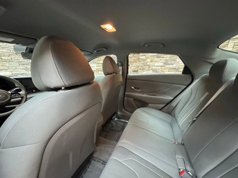 Used 2022 Hyundai Elantra SEL w/ Preferred Accessory Package image 21