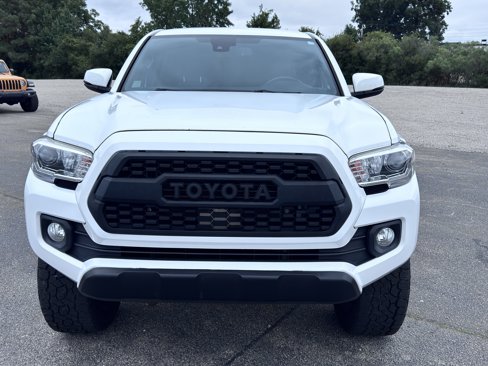 Used 2020 Toyota Tacoma TRD Off-Road image 3