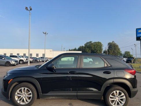 Used 2021 Chevrolet TrailBlazer LS image 2