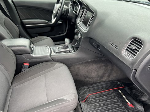 Used 2015 Dodge Charger SXT image 23