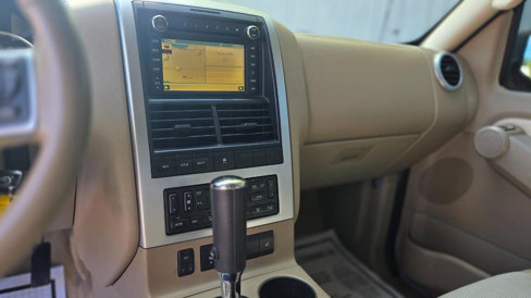 Used 2010 Mercury Mountaineer Premier image 11
