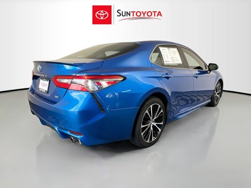 Used 2018 Toyota Camry SE image 4