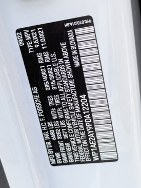 Certified 2023 Porsche Cayenne Platinum Edition image 29