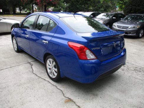 Used 2017 Nissan Versa SL image 3