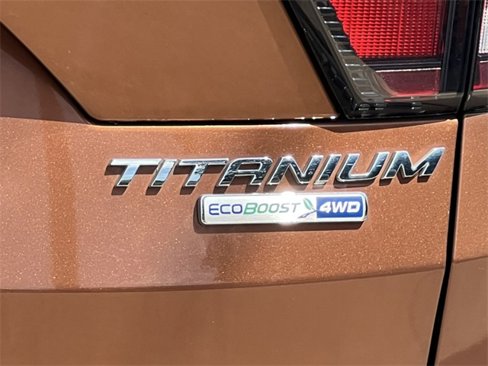 Used 2017 Ford Escape Titanium image 2