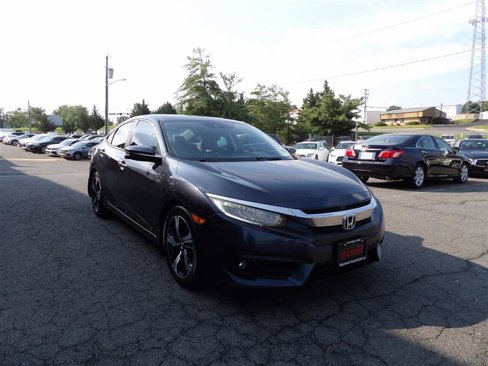 Used 2017 Honda Civic Touring image 2