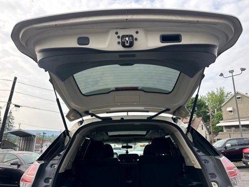 Used 2015 Nissan Rogue SV w/ SV Moonroof Package image 38