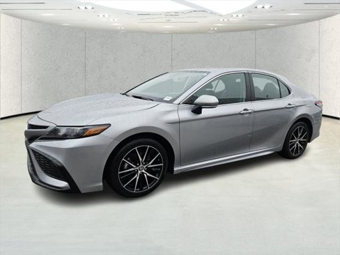 Certified 2023 Toyota Camry SE image 1