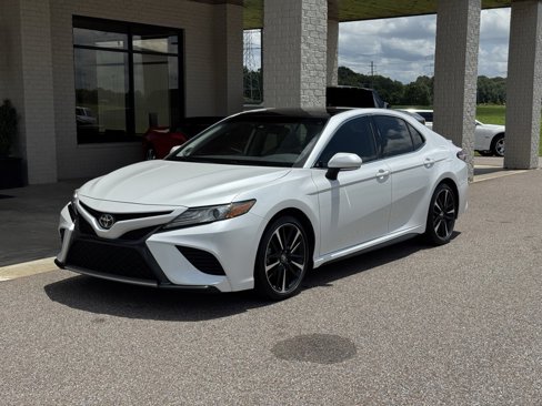 Used 2019 Toyota Camry XSE image 3