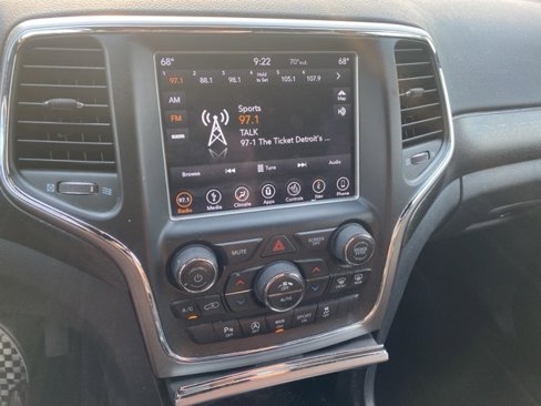 Used 2018 Jeep Grand Cherokee Altitude image 11