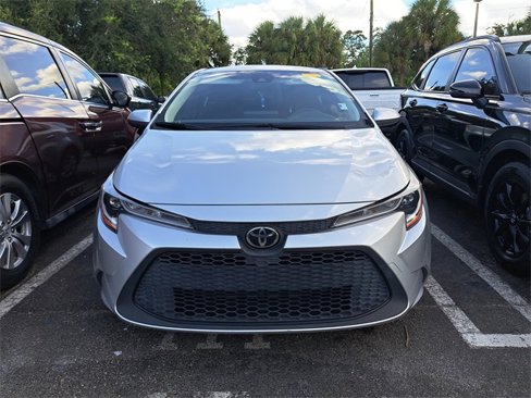 Used 2022 Toyota Corolla LE image 2