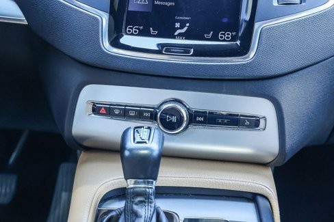 Used 2017 Volvo XC90 T6 Momentum w/ Vision Package image 26