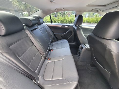 Used 2015 Volkswagen Jetta Sport image 11