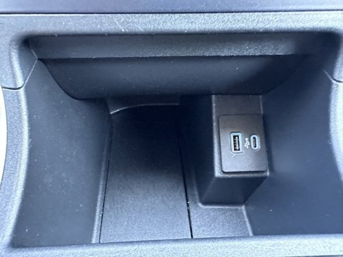 Used 2023 Ford Edge SEL image 16