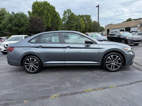 Used 2023 Volkswagen Jetta Sport image 4