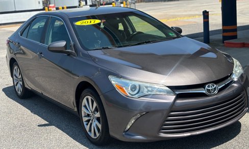 Used 2017 Toyota Camry XLE image 6
