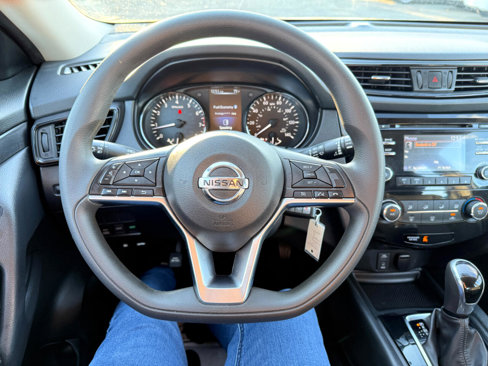 Used 2017 Nissan Rogue S image 57