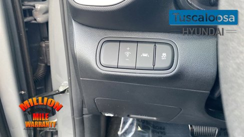 Used 2022 Hyundai Venue SE image 15