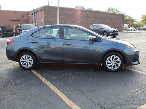 Used 2018 Toyota Corolla LE image 5
