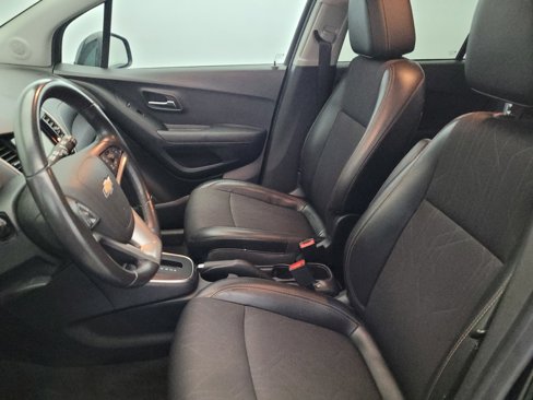 Used 2019 Chevrolet Trax LT w/ LT Convenience Package image 17
