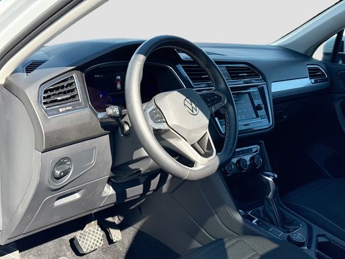 Used 2022 Volkswagen Tiguan S image 9