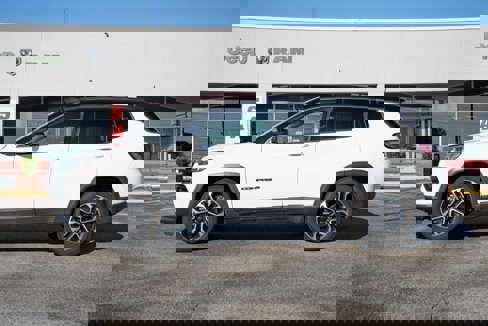Certified 2024 Jeep Compass Limited image 2