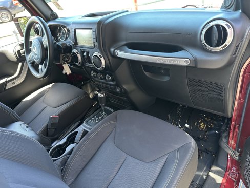Used 2013 Jeep Wrangler Unlimited Rubicon image 11