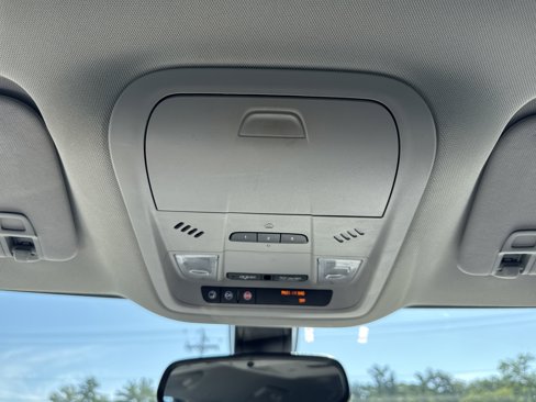 Used 2019 Buick Enclave Essence image 17