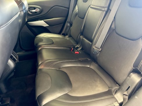 Used 2018 Jeep Cherokee Latitude Plus image 12