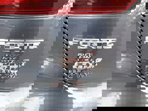 Used 2022 Kia Forte LXS w/ LXS Technology Package image 12