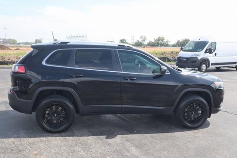 Used 2019 Jeep Cherokee Latitude Plus image 3