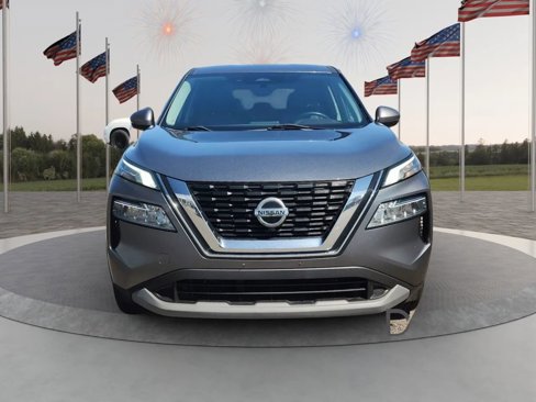 Used 2021 Nissan Rogue SV image 2