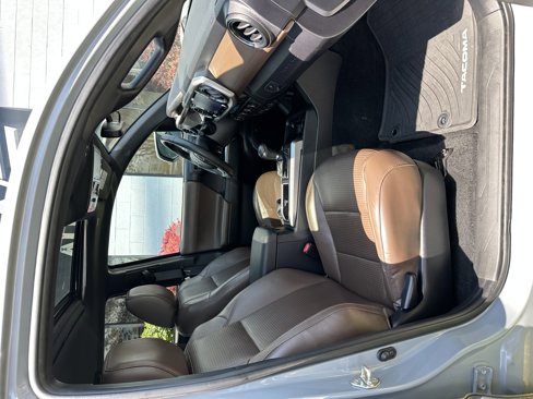 Used 2020 Toyota Tacoma Limited image 22