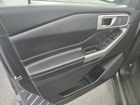 Used 2023 Ford Explorer XLT w/ Equipment Group 202A image 33
