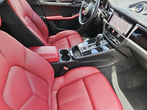 Certified 2025 Porsche Macan S image 21