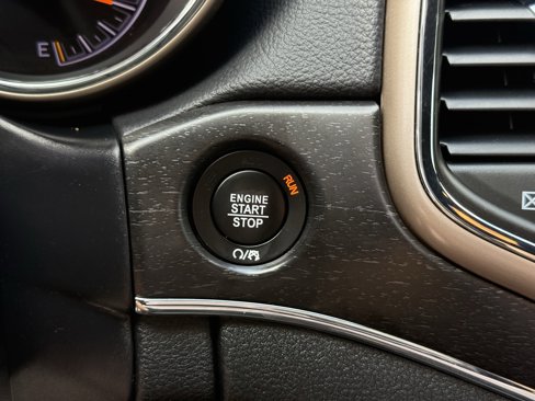 Used 2017 Jeep Grand Cherokee Limited image 25