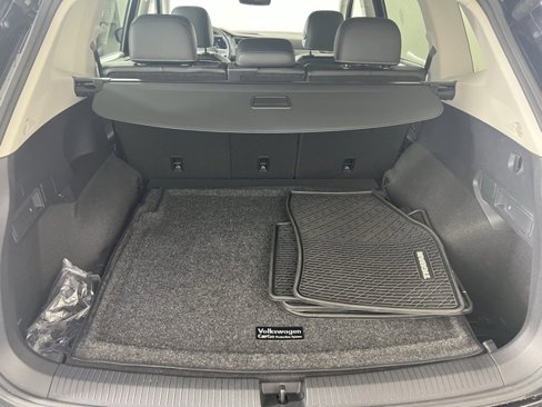 Used 2024 Volkswagen Tiguan SE w/ Panoramic Sunroof Package image 22