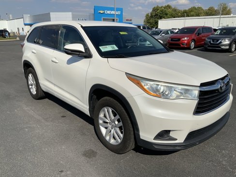 Used 2014 Toyota Highlander LE image 2