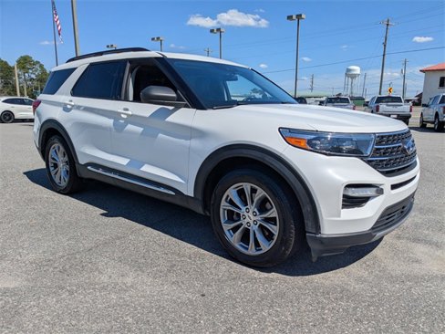 Used 2022 Ford Explorer XLT w/ Equipment Group 202A image 2