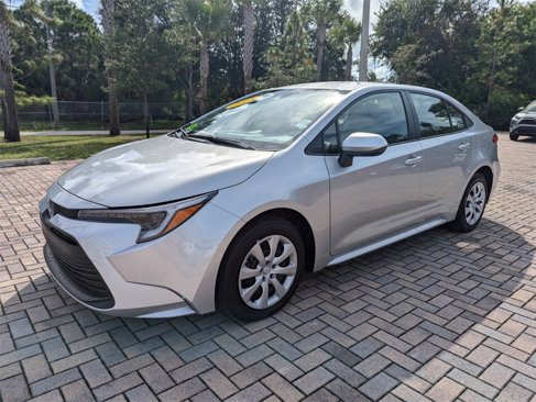 Used 2025 Toyota Corolla LE image 3