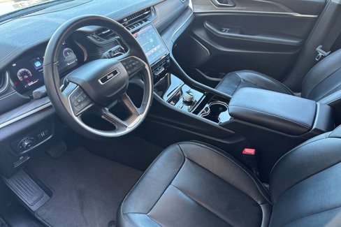 Used 2022 Jeep Grand Cherokee Limited image 10